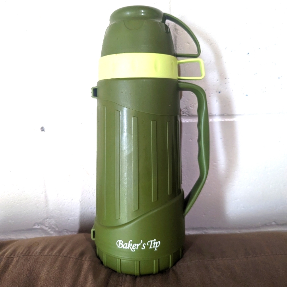 Bakers Tip Green Plastic Insulated Flask With Cup